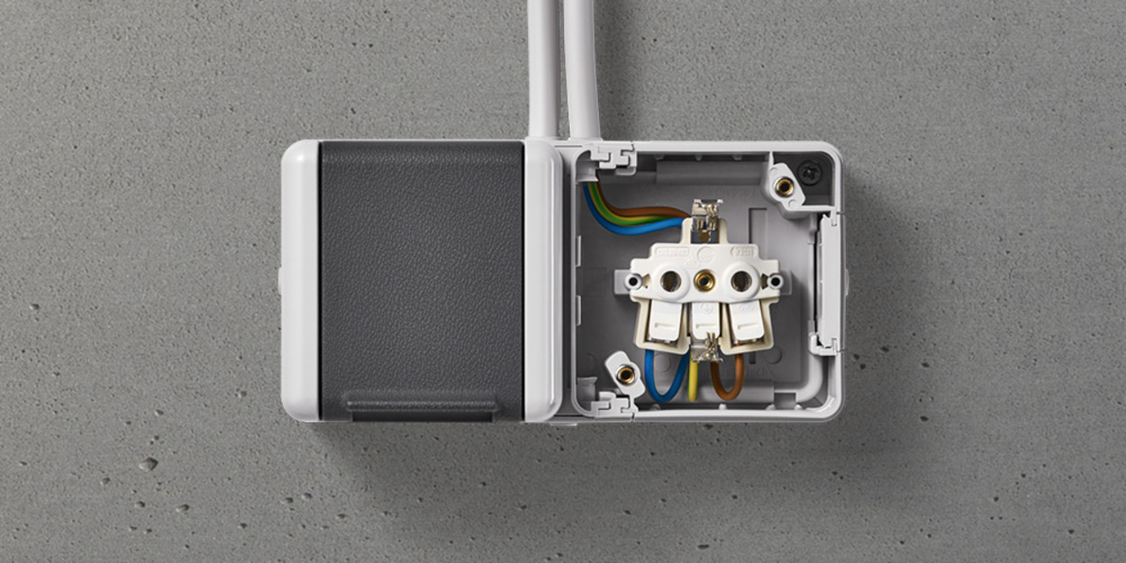 Doppelsteckdose mit Trennsteg bei Elektroanlagenbau Alisch GmbH in Zörbig